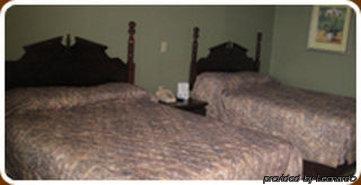 Relax Inn Bryan Room photo
