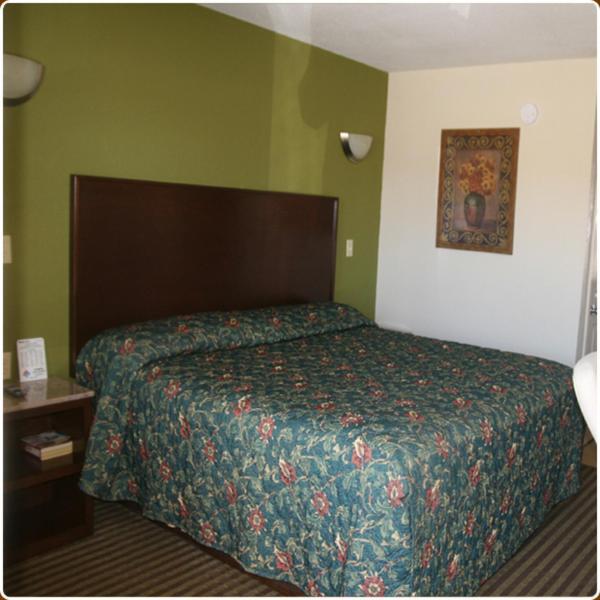 Relax Inn Bryan Room photo