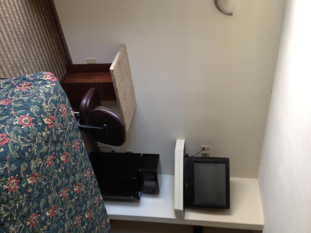 Relax Inn Bryan Room photo