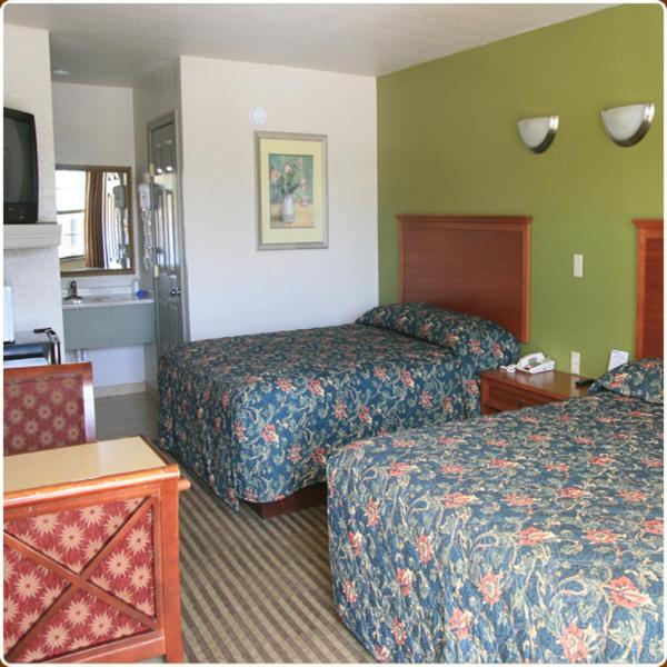 Relax Inn Bryan Room photo